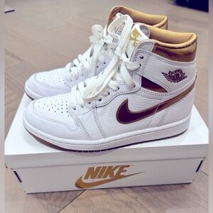 Women’s Air Jordan 1 Retro Hi OG - metallic gold size 6 like new